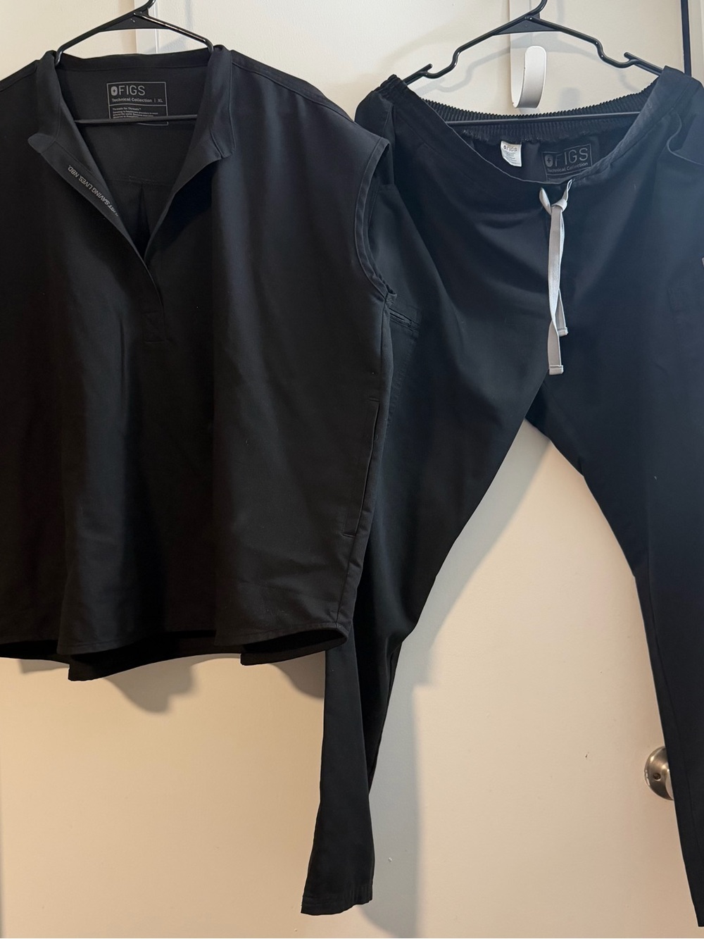 Figs Womens Black Rafael Scrub top and Kate straight pant set